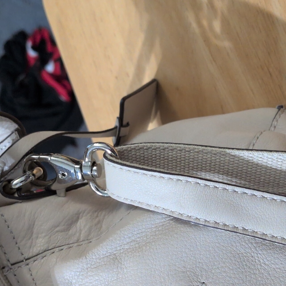 Tignanello Cream Bag With Multicolor Lining - Picture 11 of 11